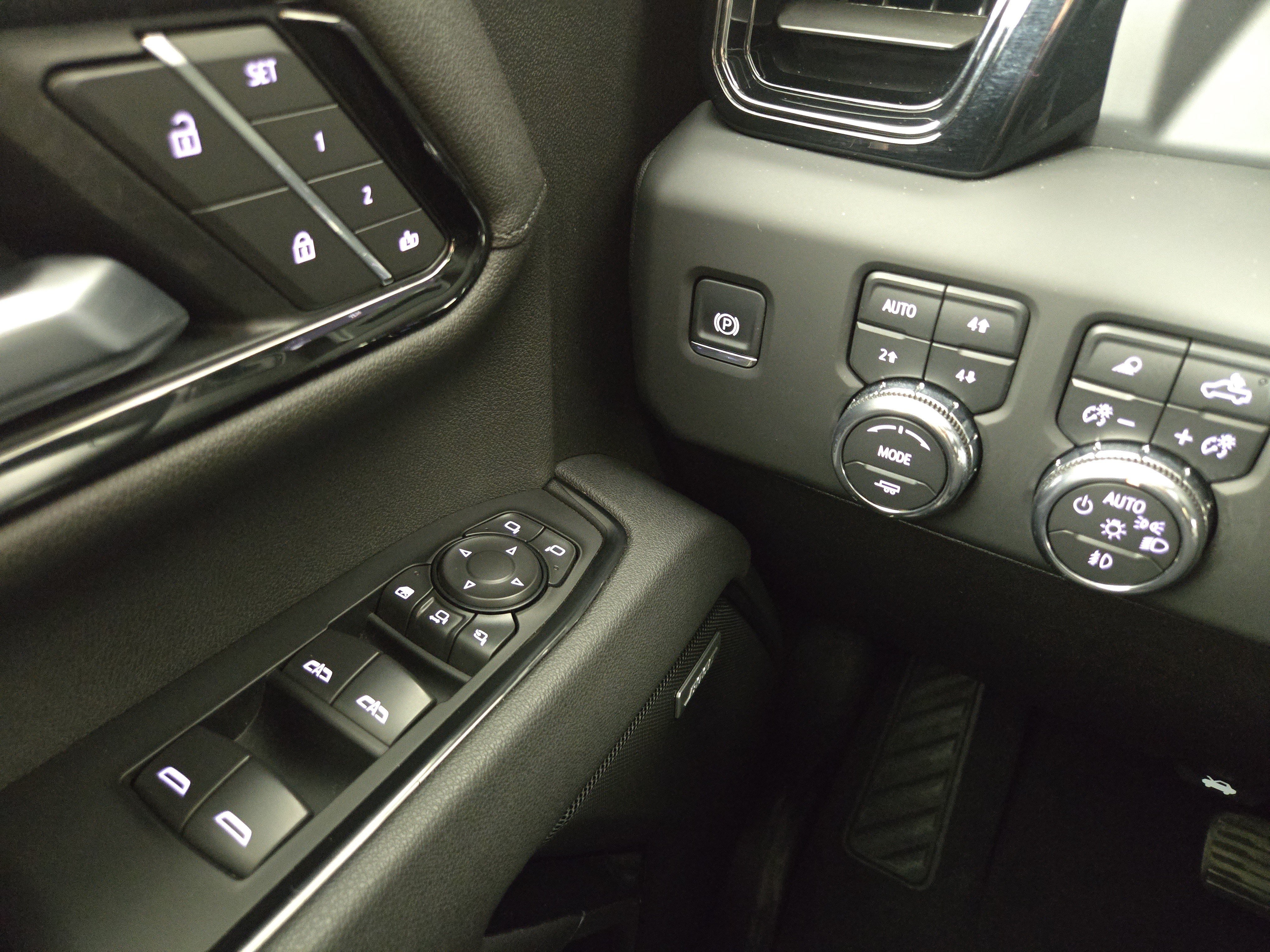 Used 2026 GMC Sierra 2500 AT4 w/ AT4 Premium Plus Package AWD/4WD image 28