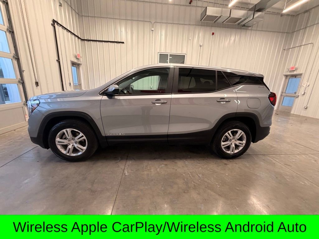 Used 2024 GMC Terrain SLE image 9