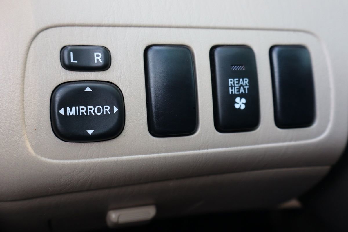 Used 2005 Toyota Highlander 2WD V6 w/ 3rd Row image 28