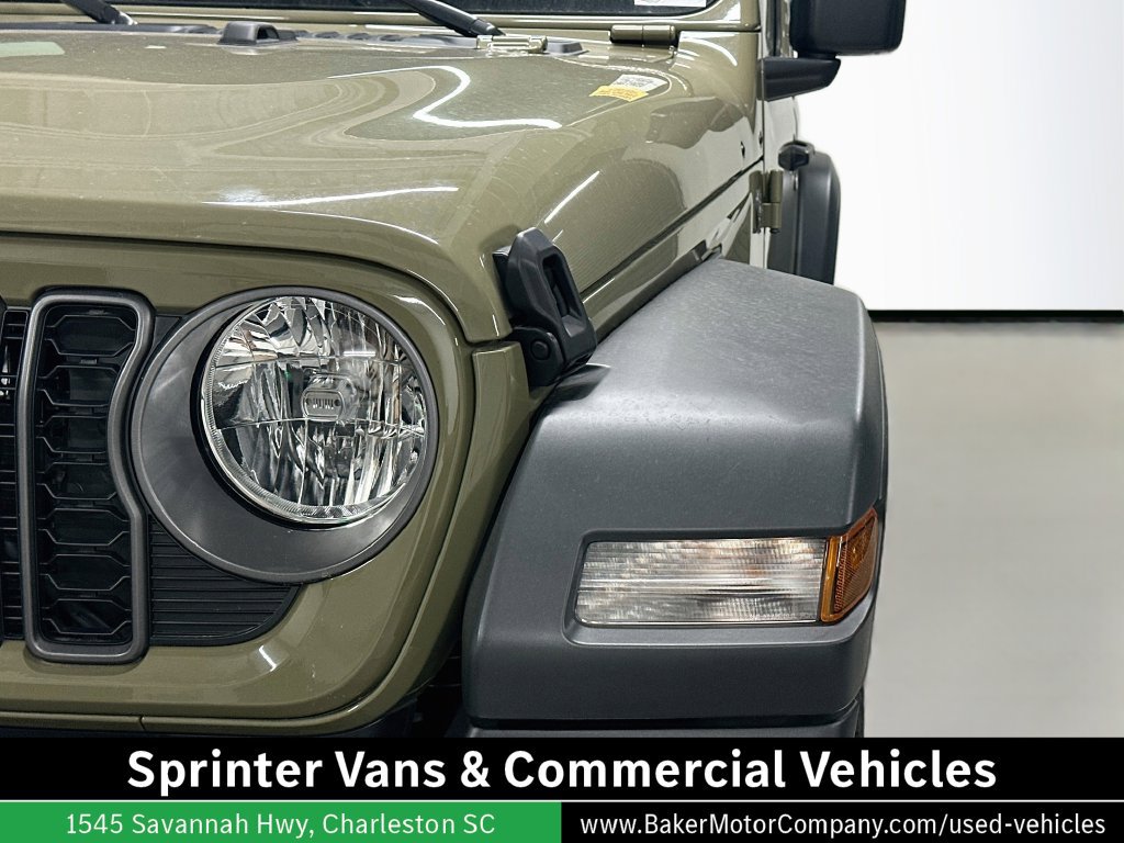 Used 2025 Jeep Wrangler Sport AWD/4WD image 29