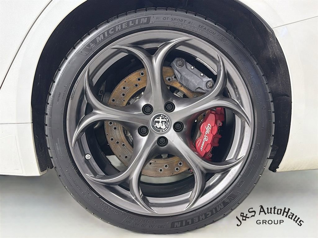 Used 2019 Alfa Romeo Giulia Quadrifoglio w/ Driver Assist Dynamic Package RWD image 37