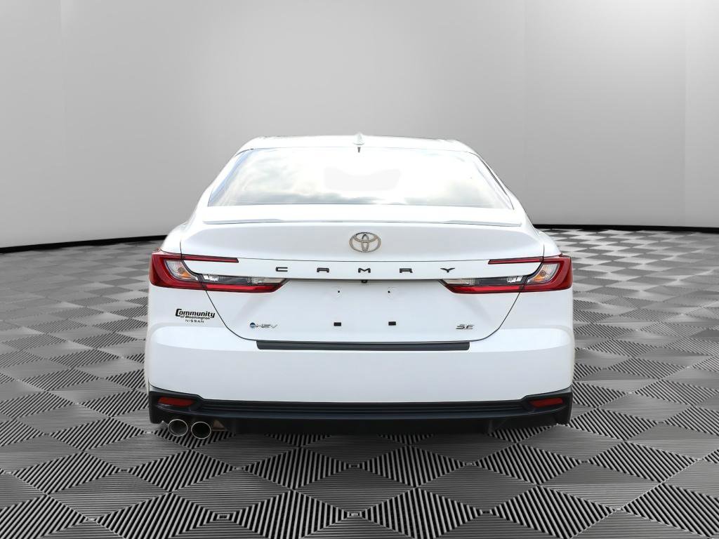 Used 2025 Toyota Camry SE image 5