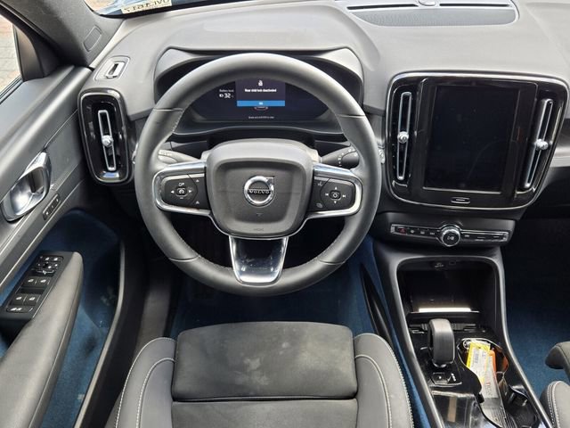 Used 2023 Volvo XC40 Recharge Plus image 16