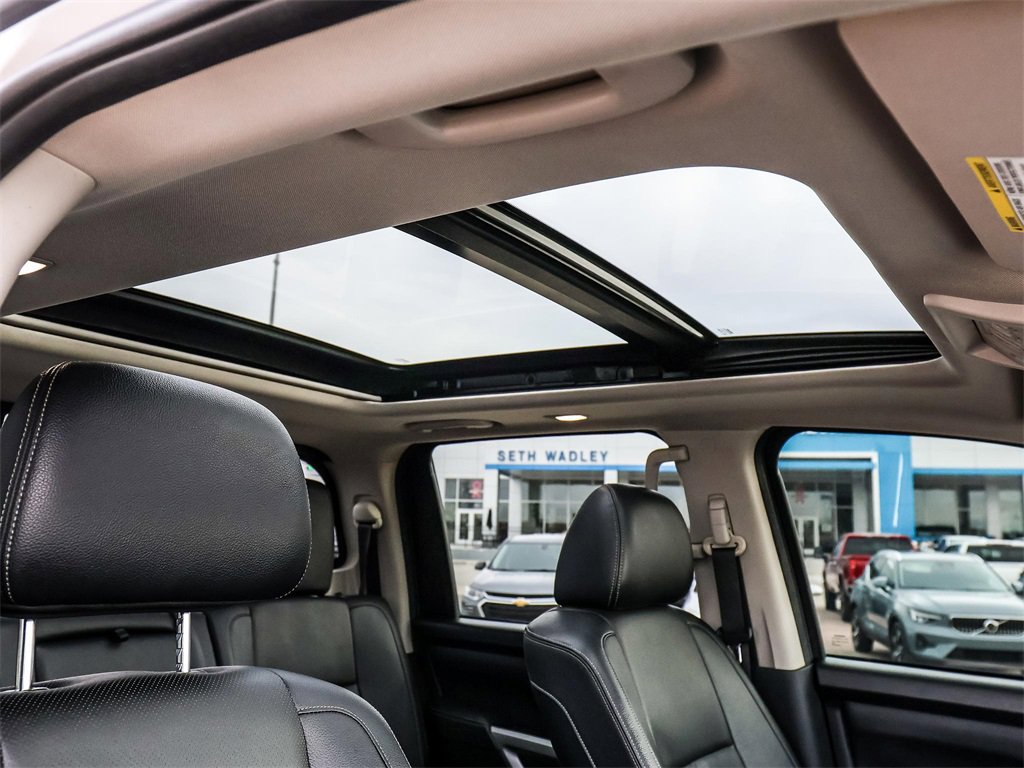 Used 2020 Nissan Titan SL w/ Moonroof Package image 20