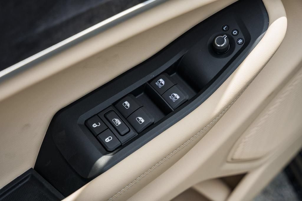 New 2025 Jeep Grand Cherokee L Limited w/ Luxury Tech Group II AWD/4WD image 42