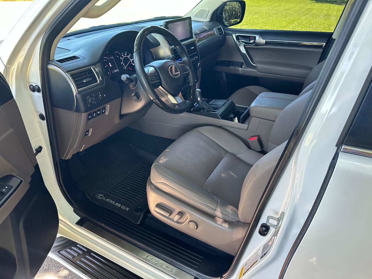 Used 2023 Lexus GX 460 Premium AWD/4WD image 11