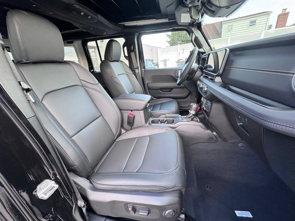New 2026 Jeep Wrangler Unlimited Sahara AWD/4WD image 18