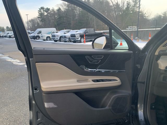 Used 2021 Lincoln Corsair Standard w/ Premium Package image 24