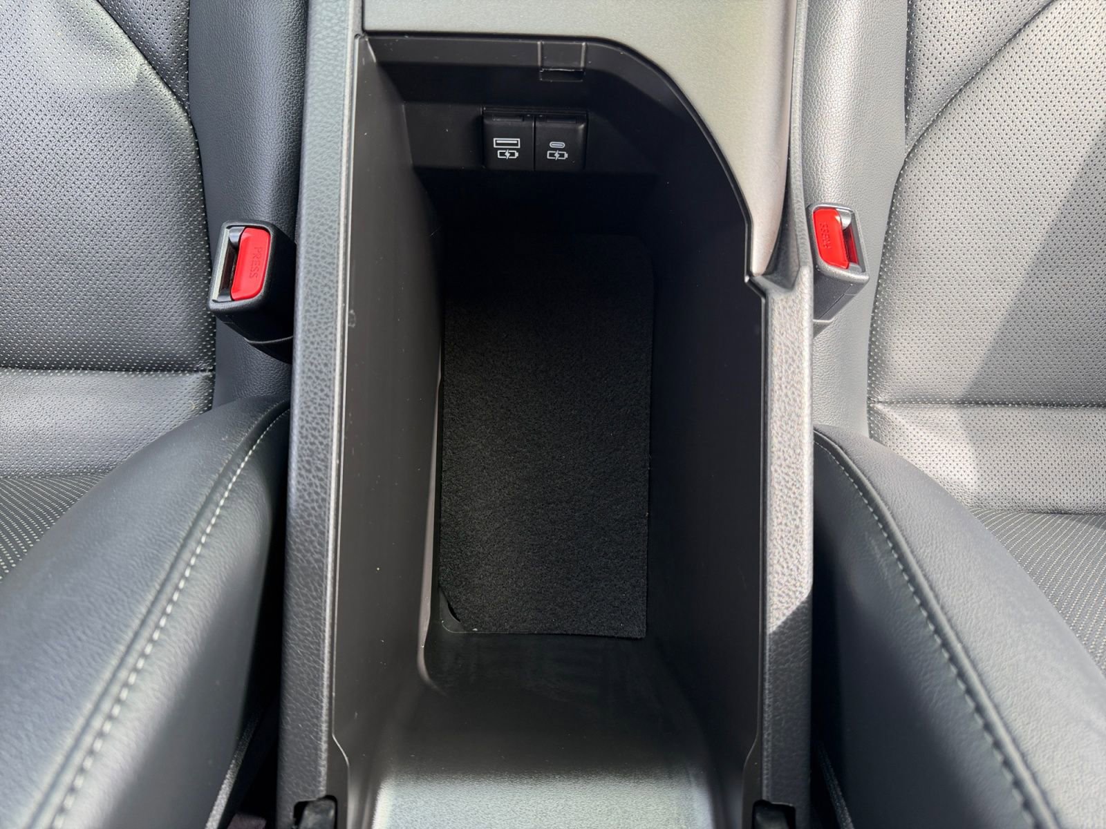 Certified 2022 Toyota Camry XLE w/ Navigation Package FWD image 18