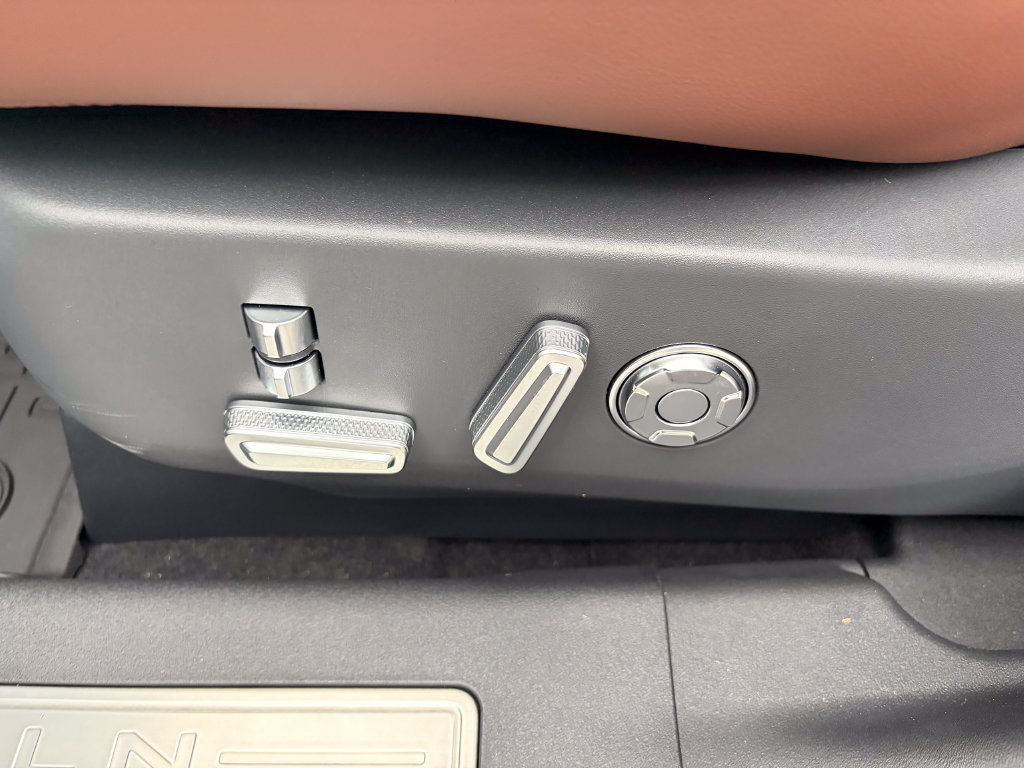 New 2026 Lincoln Nautilus Reserve AWD/4WD image 13