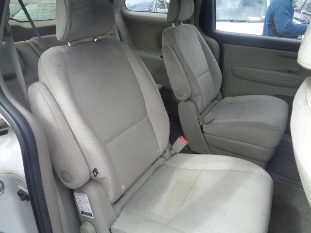 Used 2016 Kia Sedona L image 10