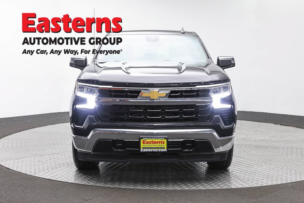 Used 2023 Chevrolet Silverado 1500 LT AWD/4WD image 2