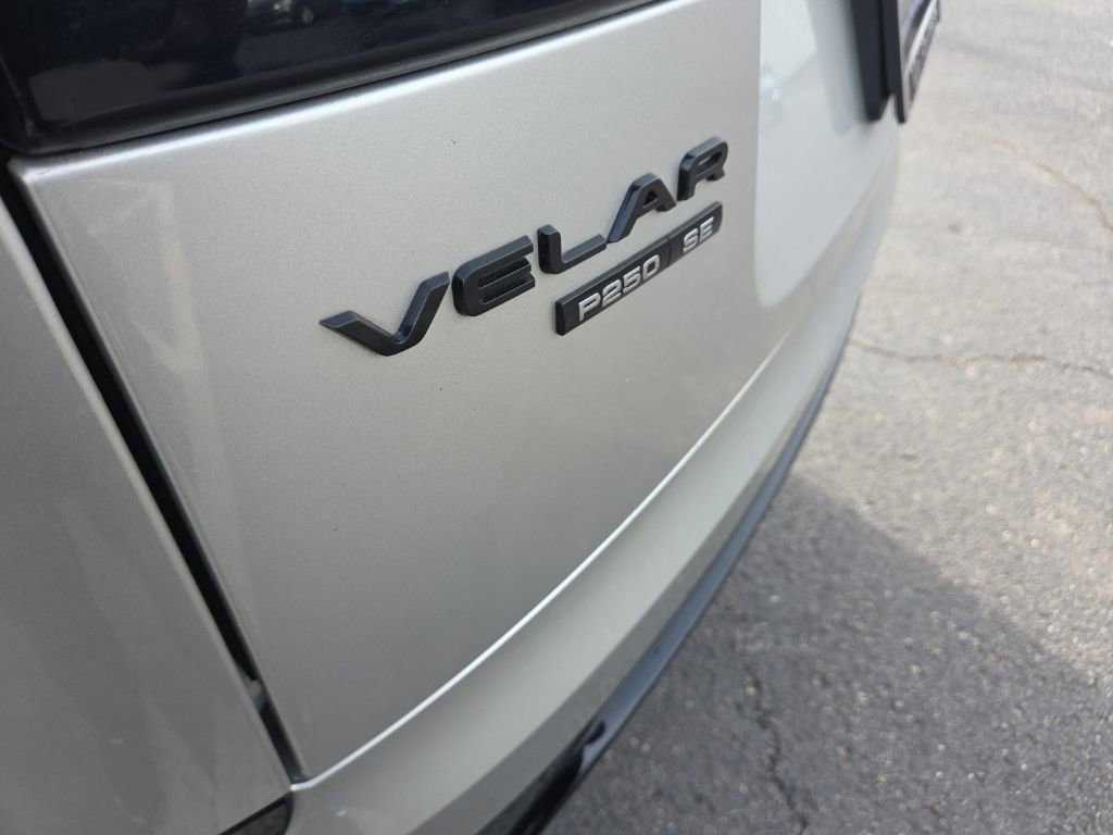 Used 2019 Land Rover Range Rover Velar R-Dynamic SE image 12