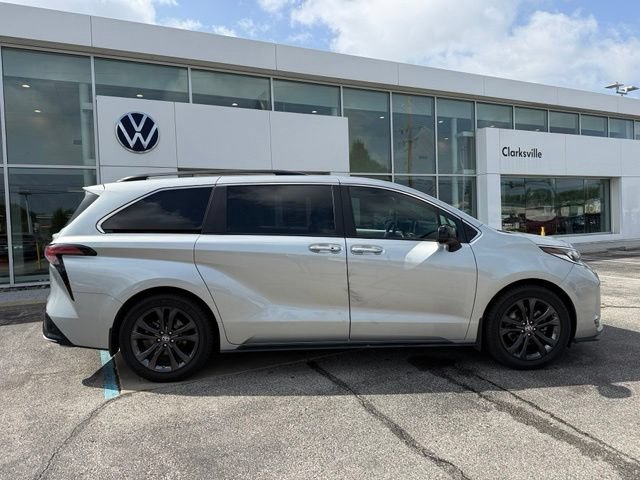 Used 2024 Toyota Sienna XSE FWD image 7