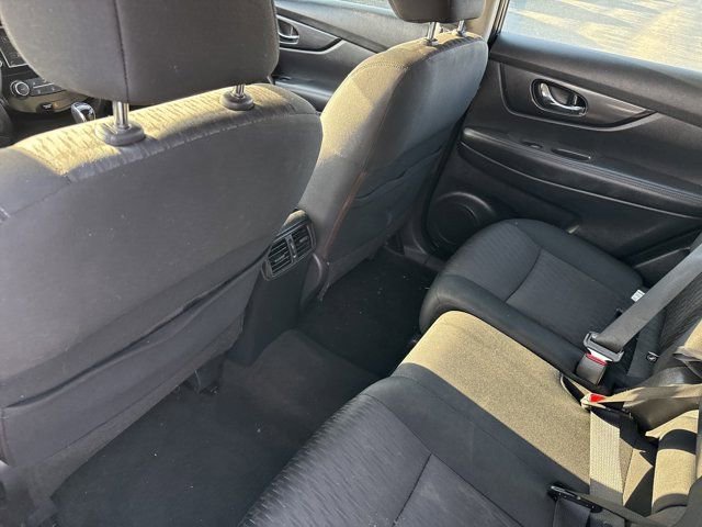 Used 2018 Nissan Rogue S image 16