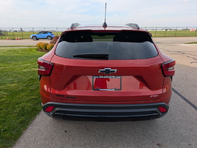 Used 2024 Chevrolet Trax RS w/ Sunroof Package FWD image 8