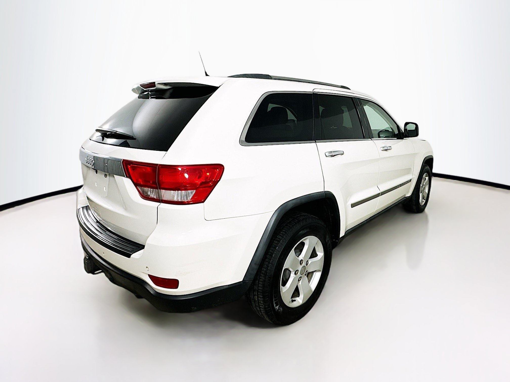 Used 2011 Jeep Grand Cherokee Laredo AWD/4WD image 7