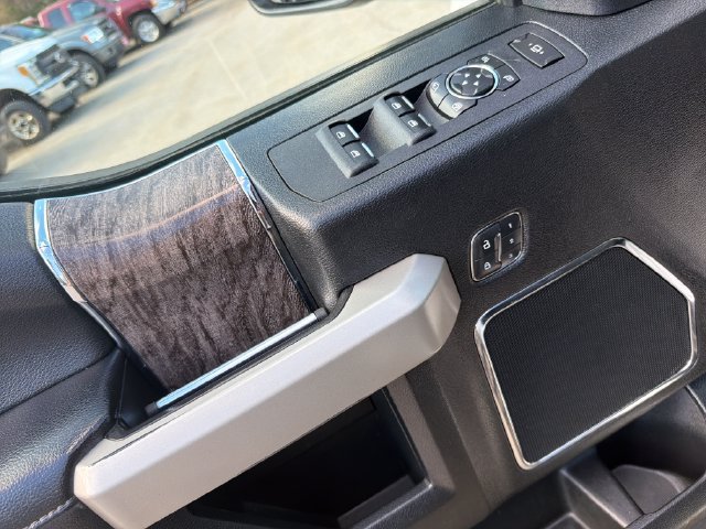 Used 2019 Ford F250 Lariat w/ Lariat Ultimate Package AWD/4WD image 13