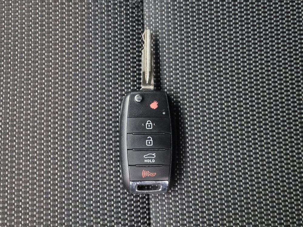 Used 2017 Kia Forte LX image 32