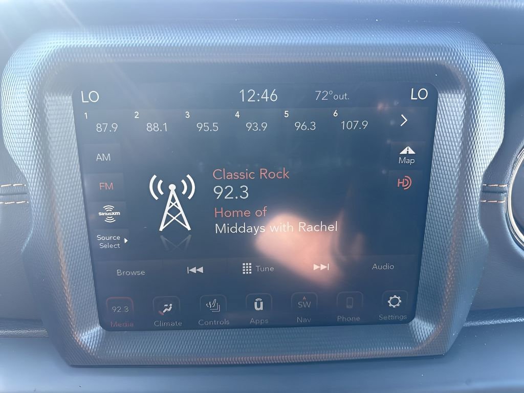 Used 2022 Jeep Wrangler Unlimited Sahara image 16