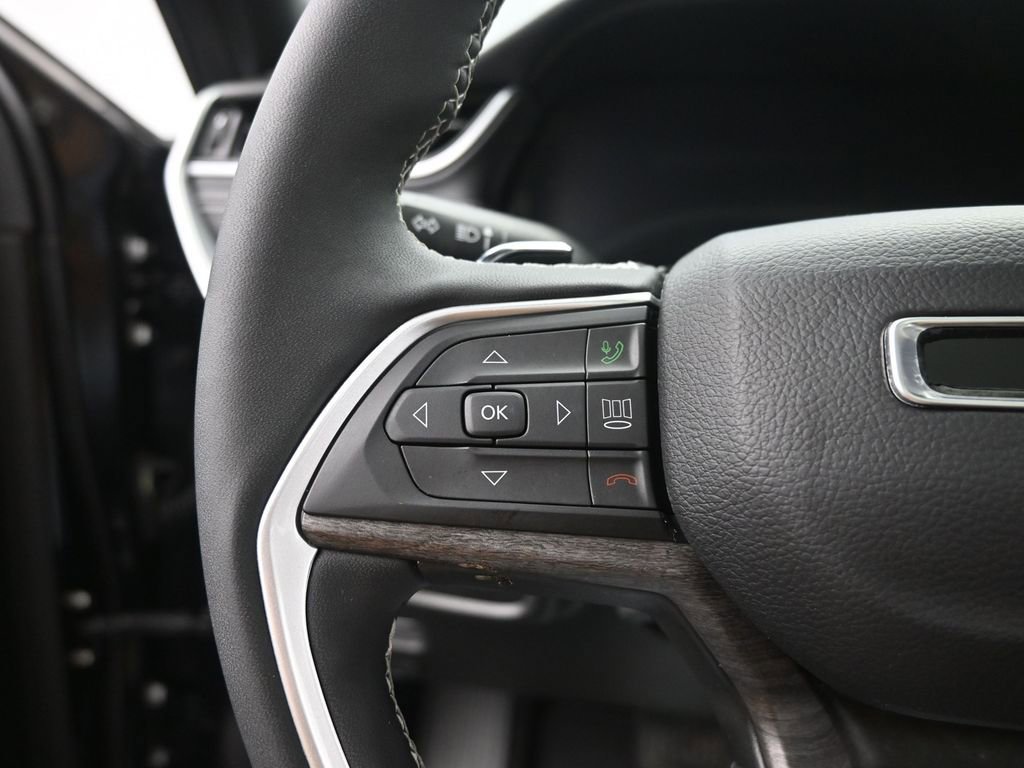 Used 2024 Jeep Grand Cherokee Limited w/ Luxury Tech Group II image 31