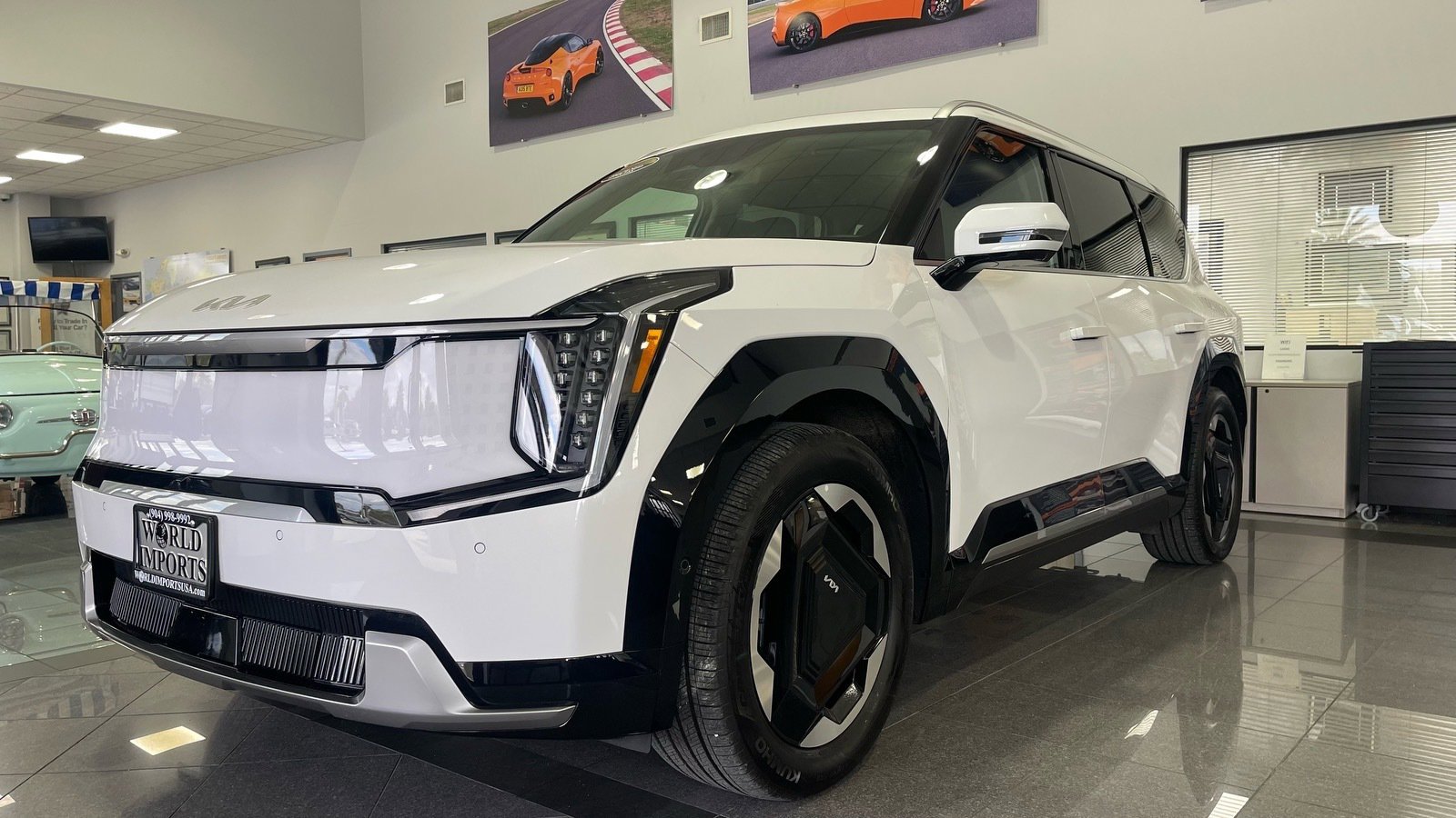 Used 2025 Kia EV9 Land w/ Towing Package image 1