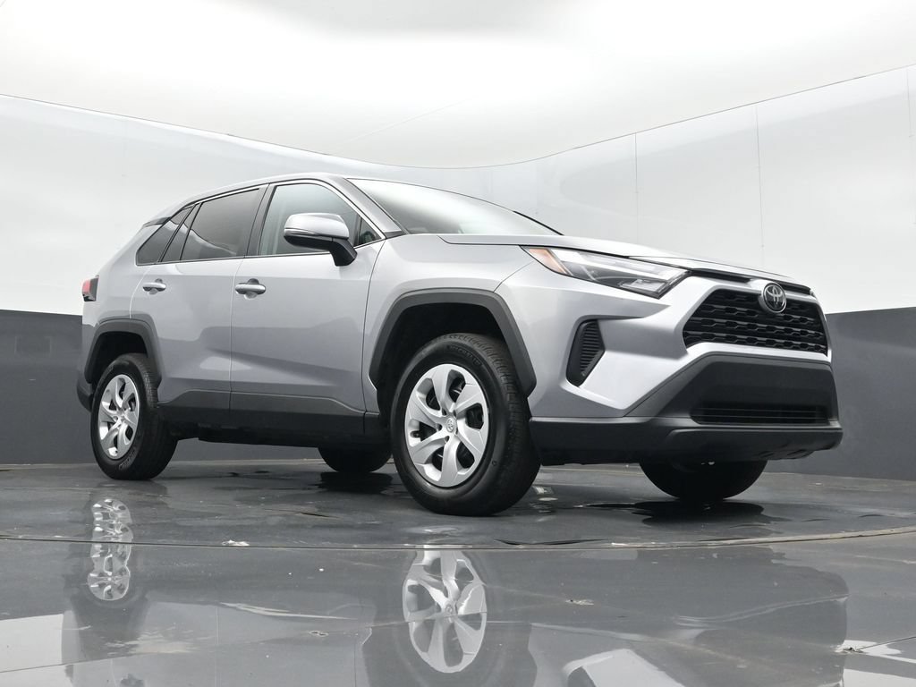 Used 2025 Toyota RAV4 LE AWD/4WD image 10