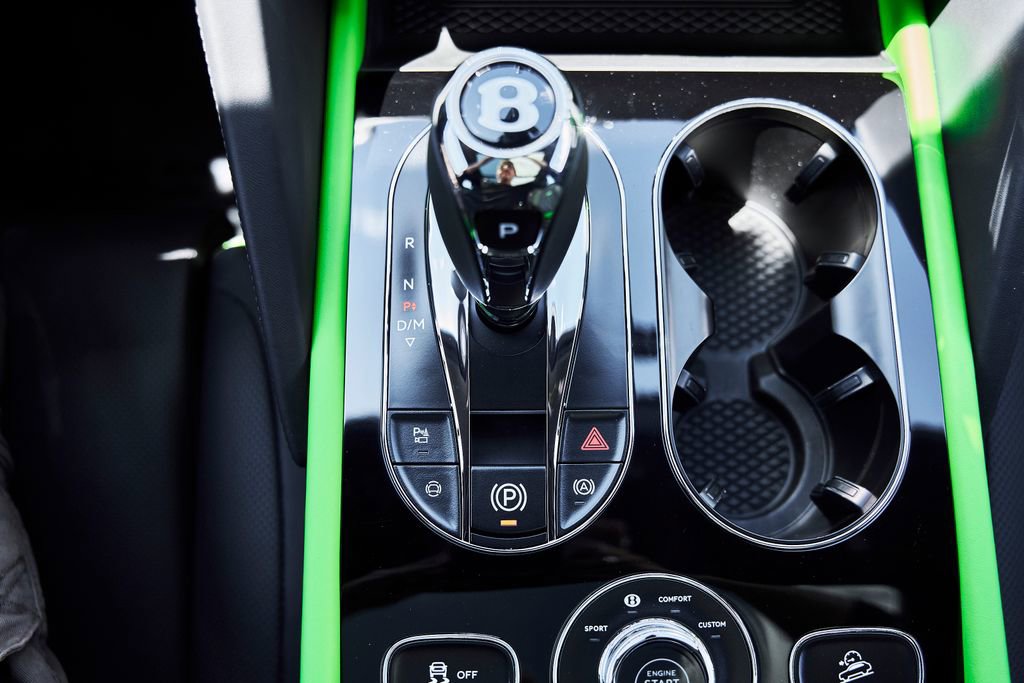 Used 2025 Bentley Bentayga AWD/4WD image 74
