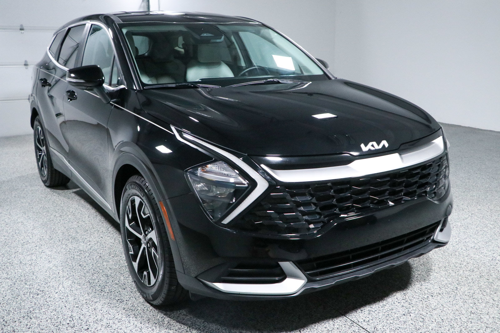 Used 2023 Kia Sportage EX FWD image 5