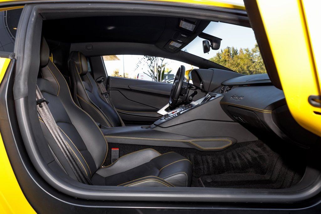 Used 2014 Lamborghini Aventador image 31