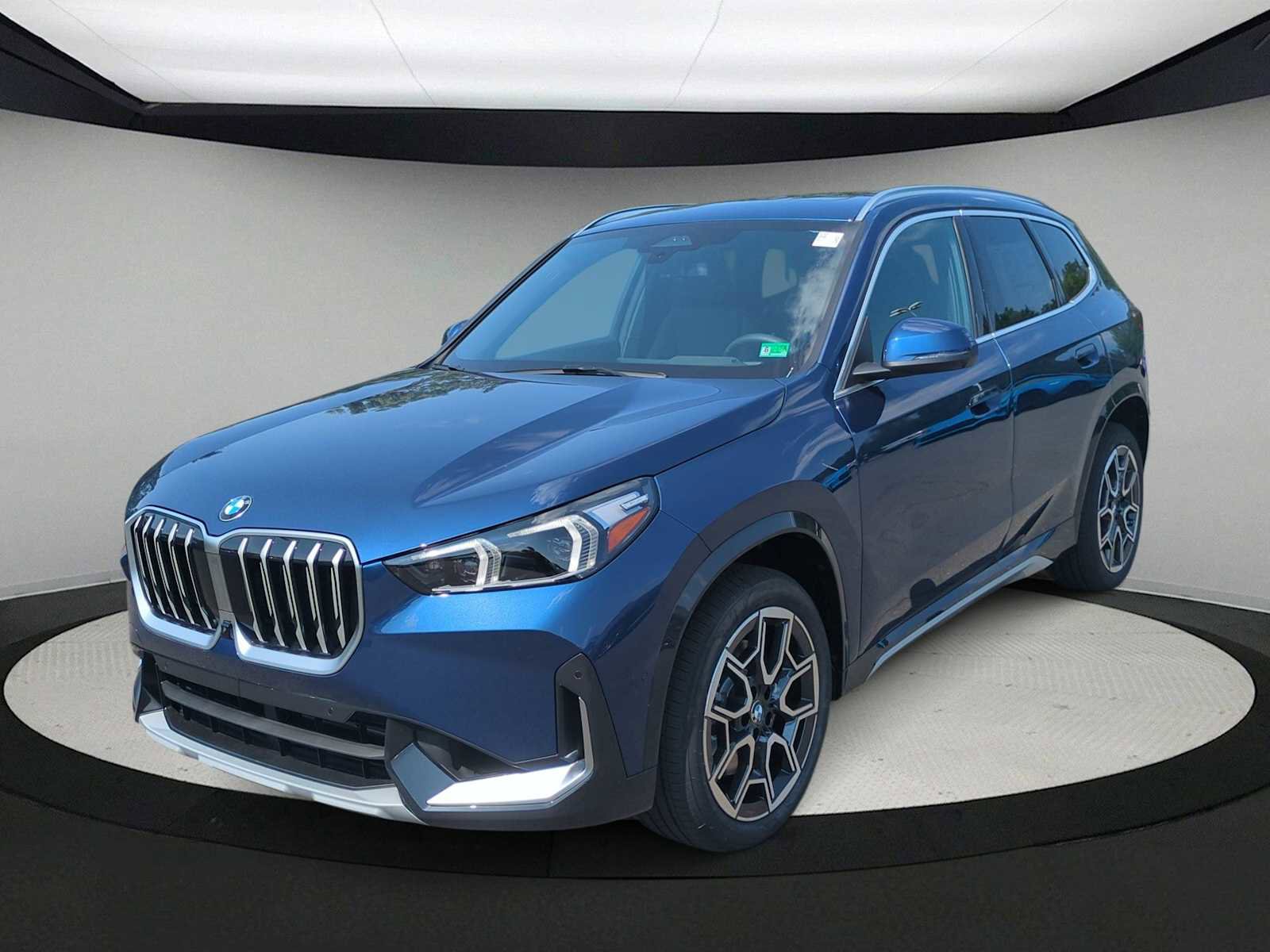 Used 2025 BMW X1 xDrive28i w/ Technology Package image 4