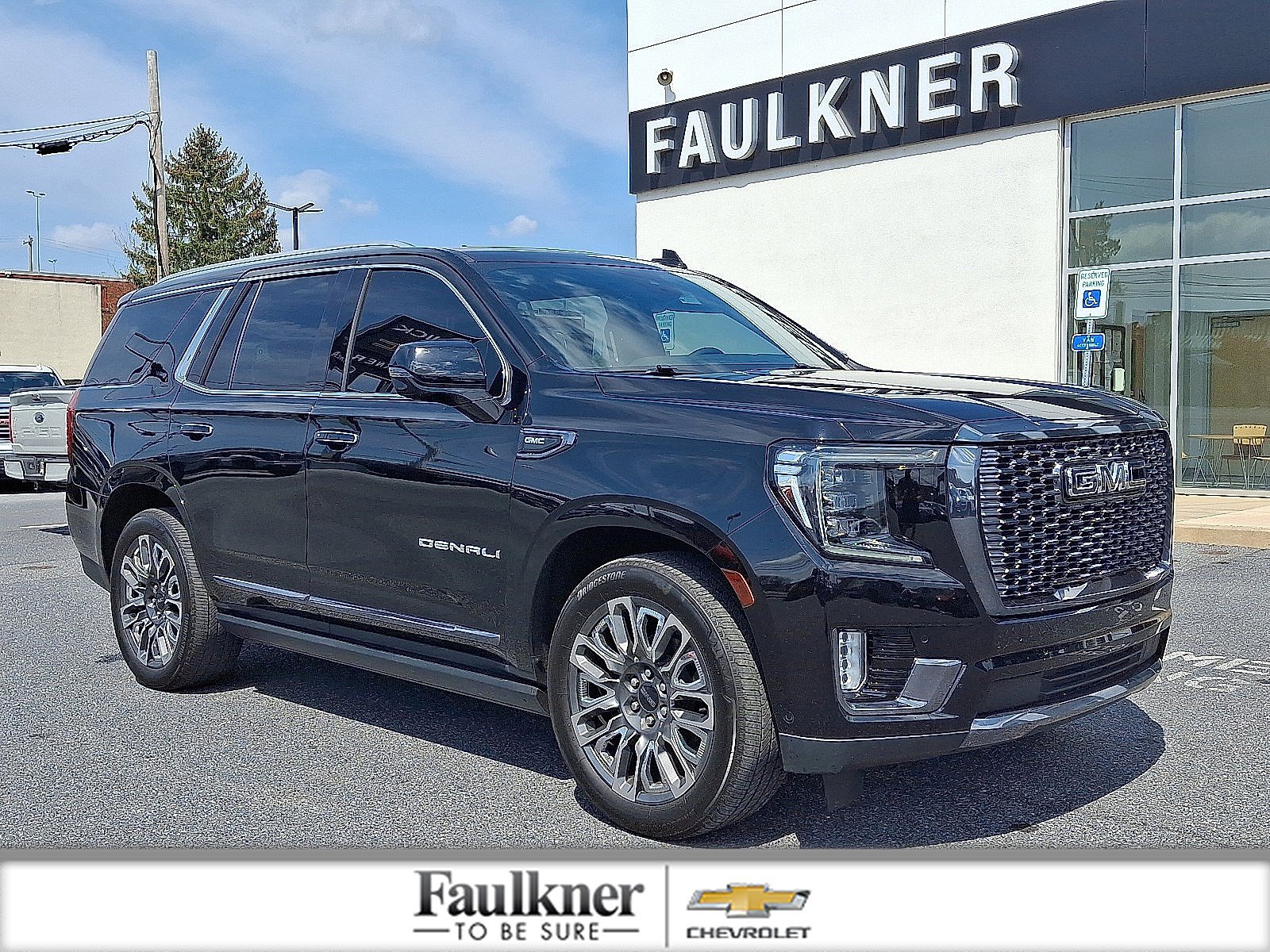 Used 2023 GMC Yukon Denali Ultimate AWD/4WD image 1