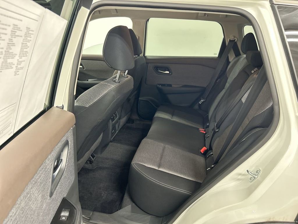 Used 2023 Nissan Rogue SV image 19