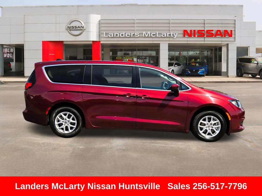 Used 2023 Chrysler Voyager LX FWD image 2