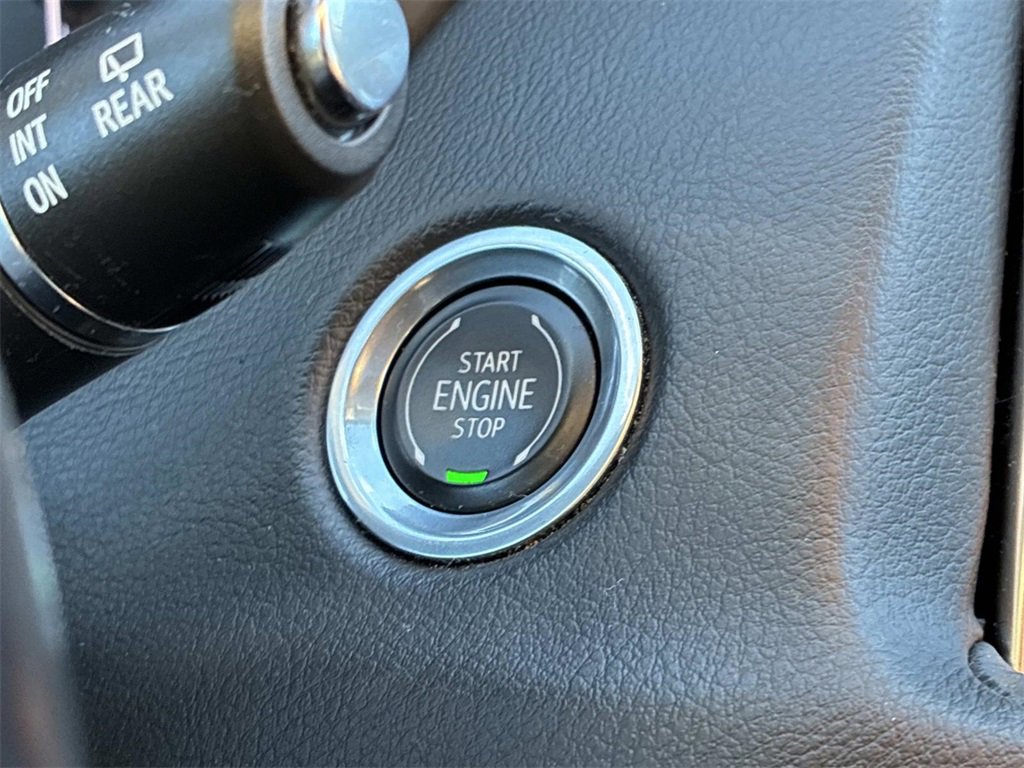 Used 2023 Cadillac XT4 Premium Luxury image 30