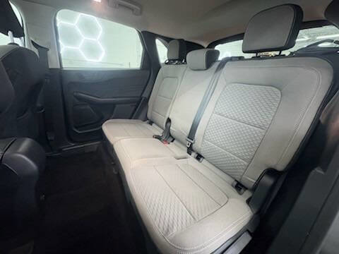 Used 2022 Ford Escape SE image 11