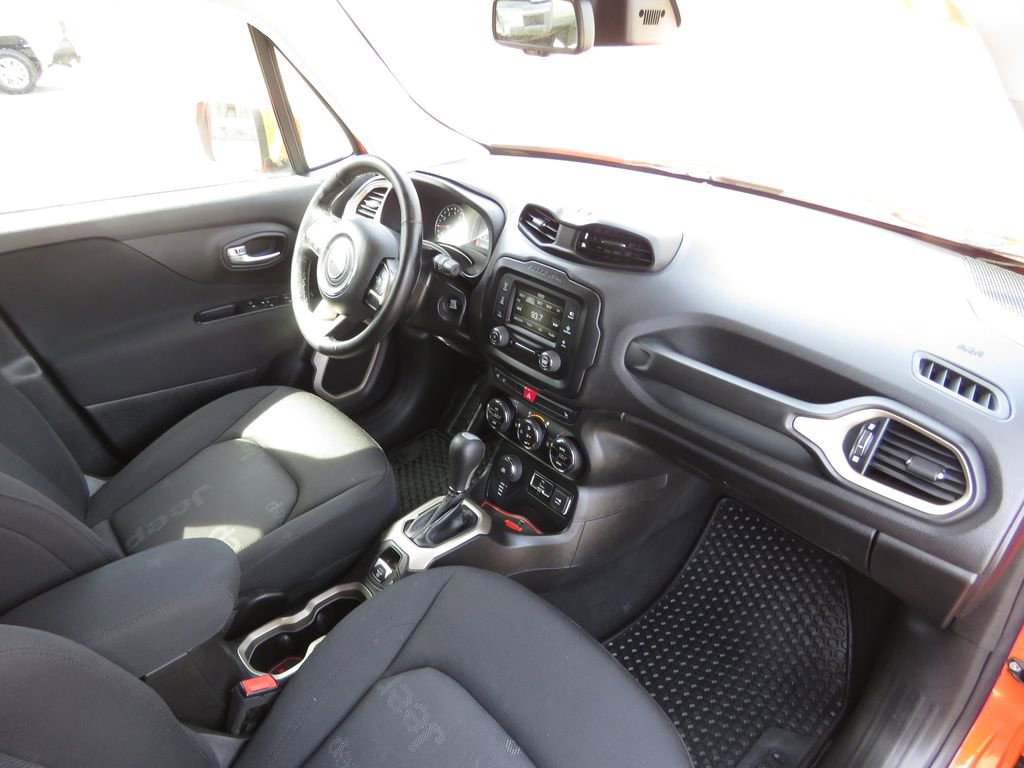 Used 2017 Jeep Renegade Latitude w/ Popular Equipment Group image 14