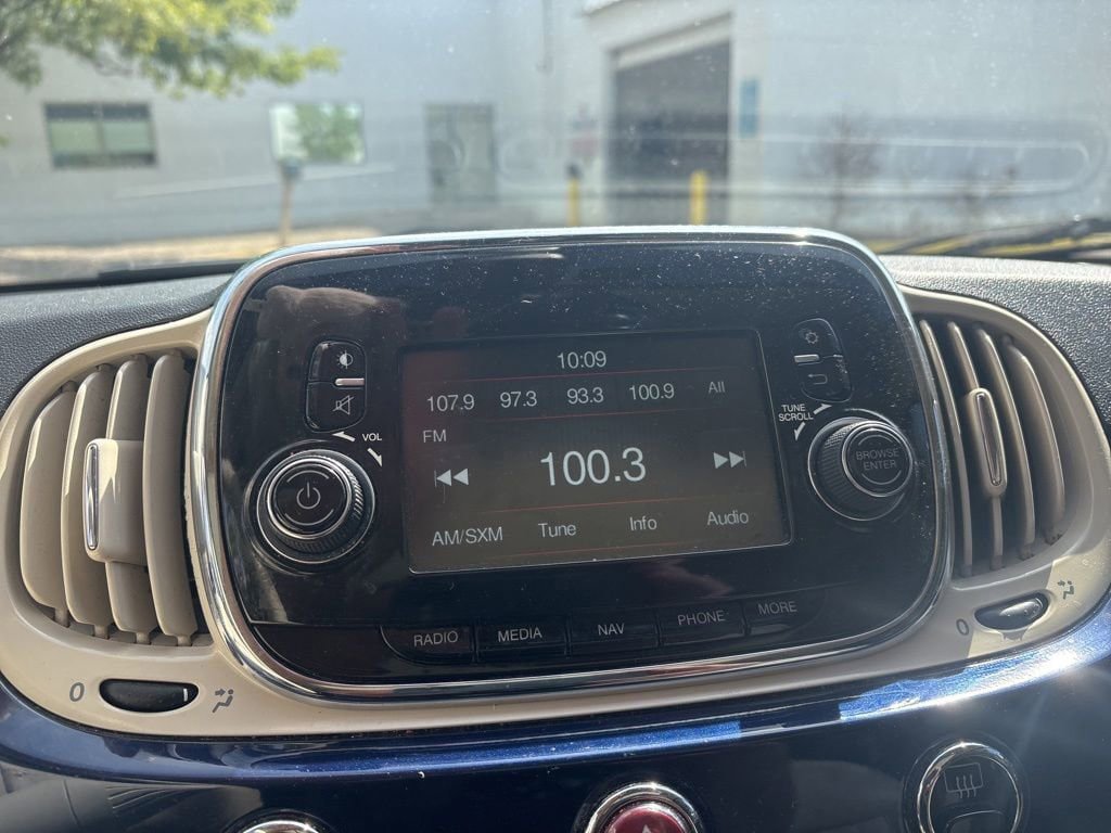 Used 2019 FIAT 500 Lounge FWD image 10