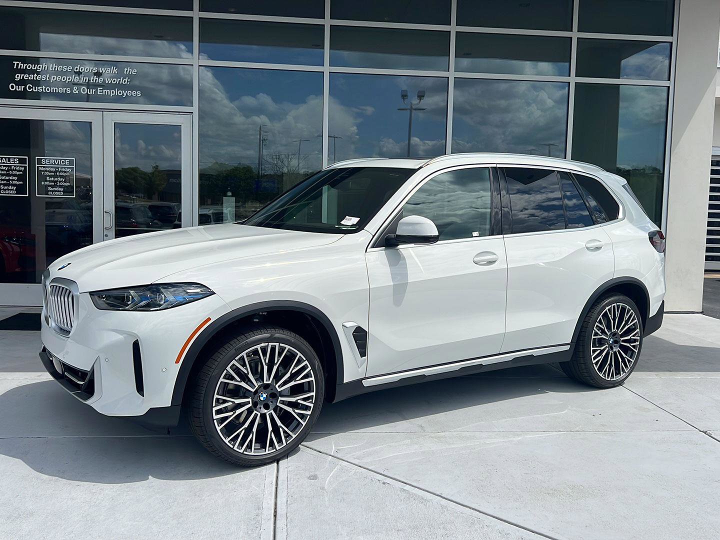 New 2026 BMW X5 sDrive40i w/ Climate Comfort Package image 2