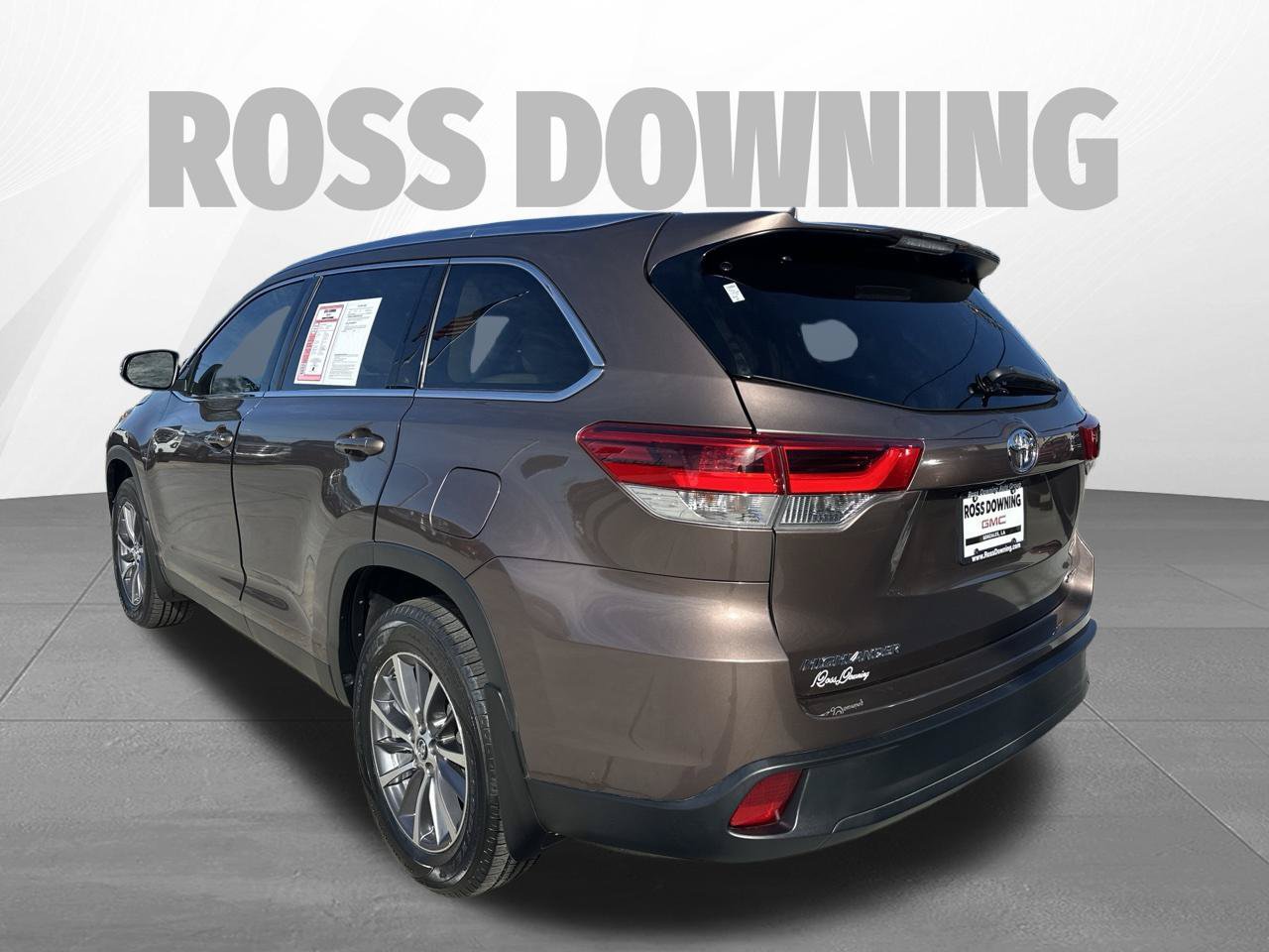 Used 2019 Toyota Highlander XLE FWD image 6