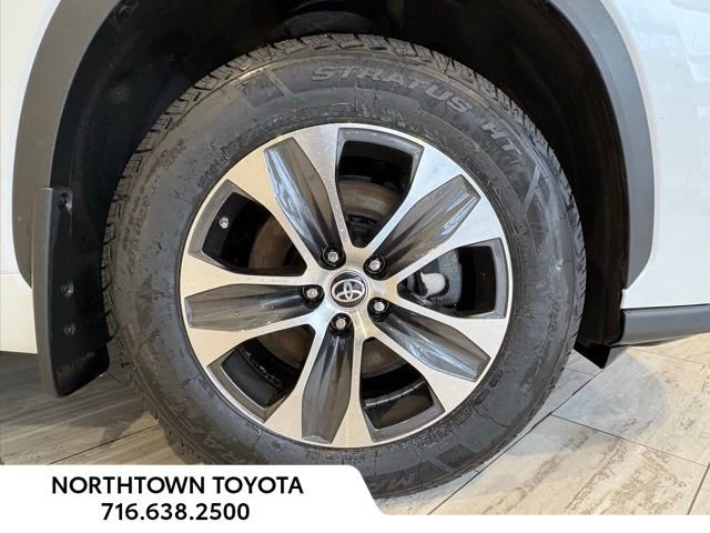 Used 2023 Toyota Highlander XLE image 23