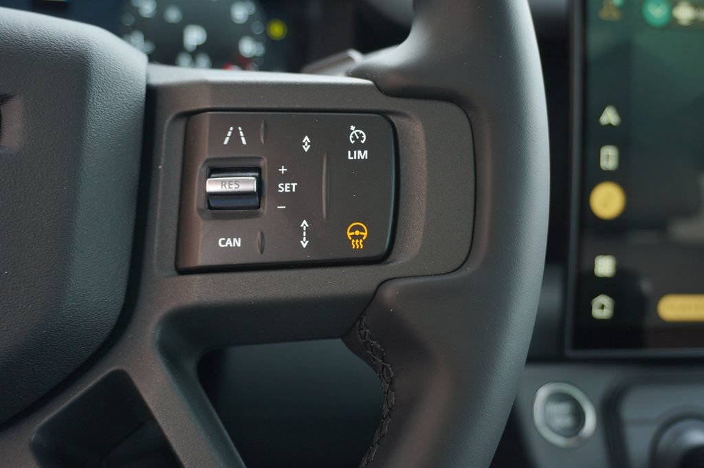 Certified 2026 Land Rover Defender 130 X-Dynamic SE AWD/4WD image 17