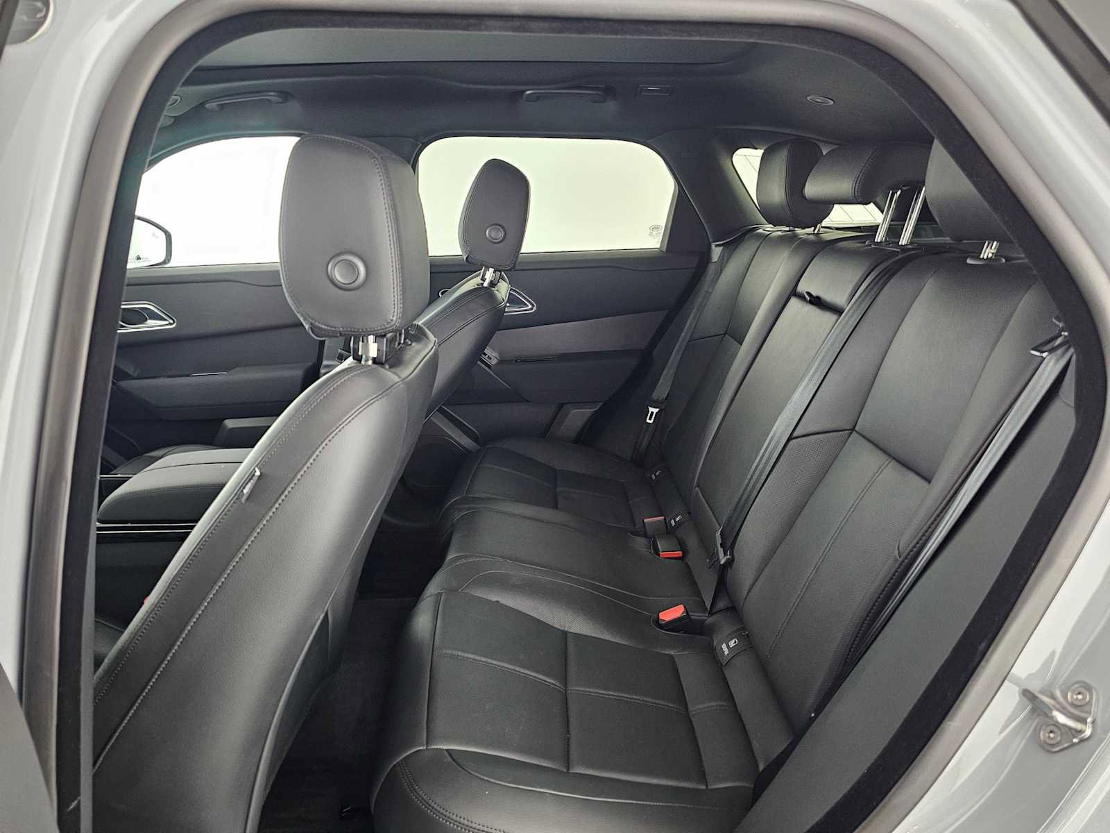 Used 2025 Land Rover Range Rover Velar Dynamic SE image 16