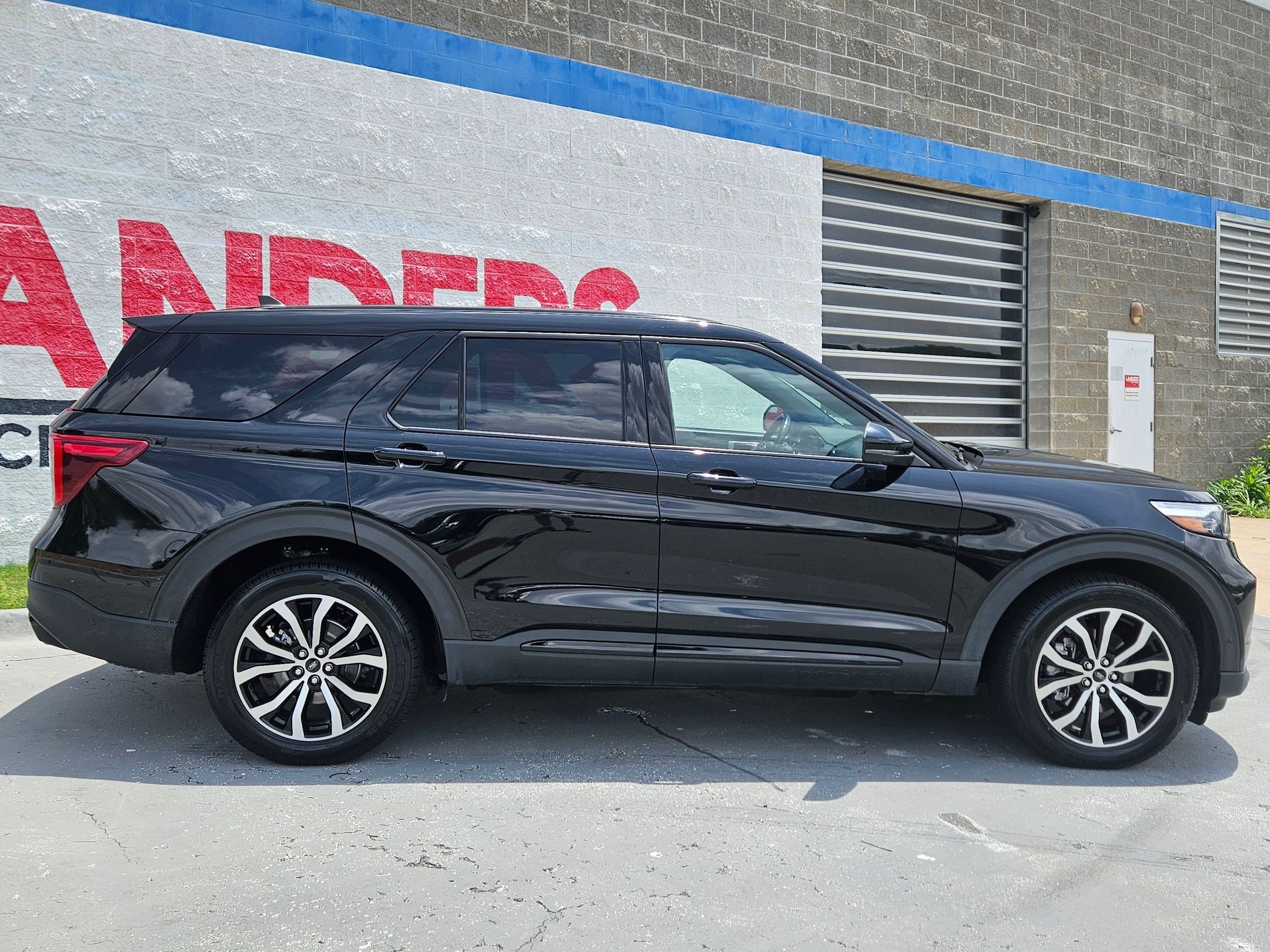 Used 2021 Ford Explorer ST w/ Equipment Group 401A AWD/4WD image 8