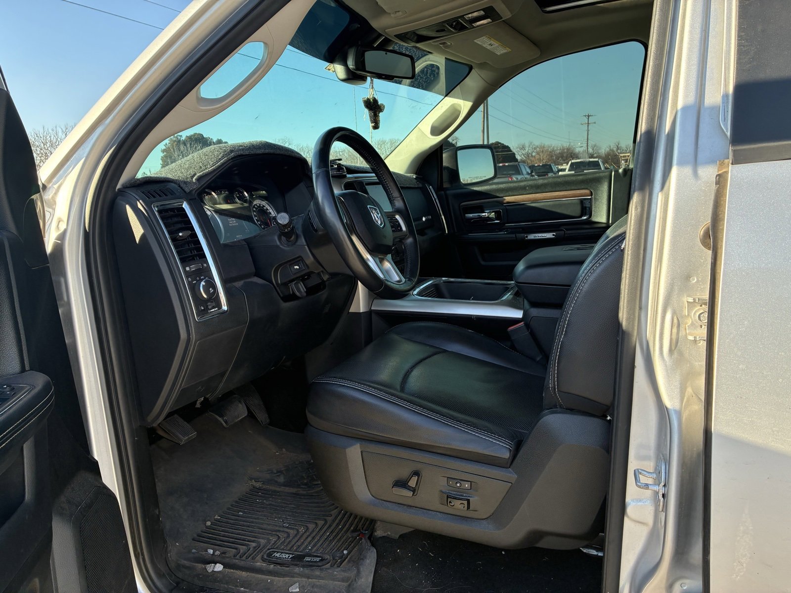 Used 2016 RAM 1500 Laramie w/ Convenience Group image 3