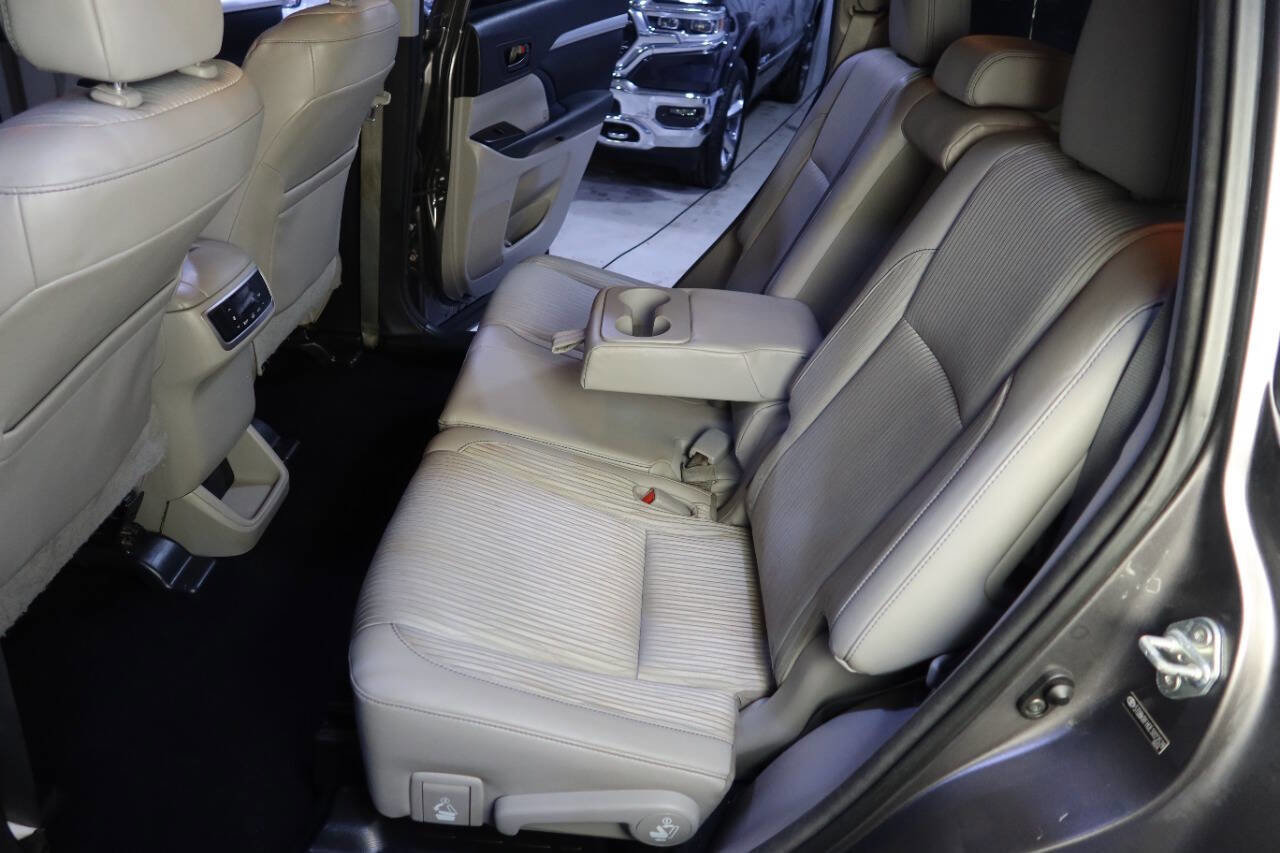 Used 2014 Toyota Highlander Plus AWD/4WD image 19