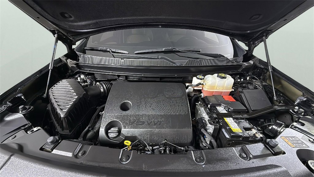 Used 2023 Chevrolet Traverse Premier image 37