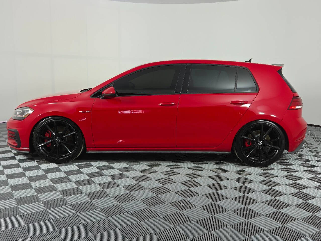 Used 2020 Volkswagen GTI SE FWD image 4