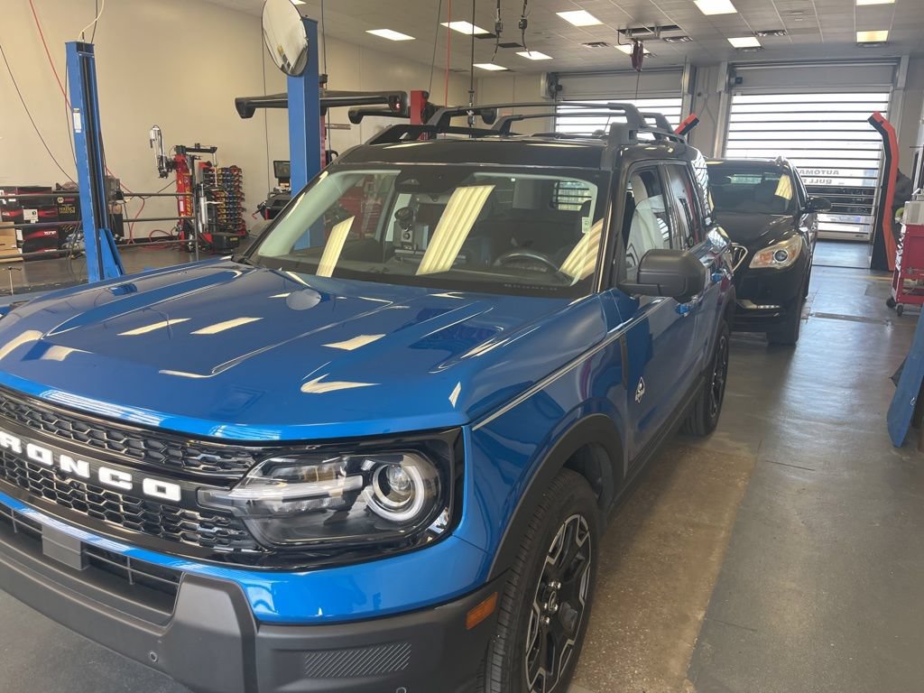 Used 2025 Ford Bronco Sport Outer Banks w/ Outer Banks Tech Package+ AWD/4WD image 2