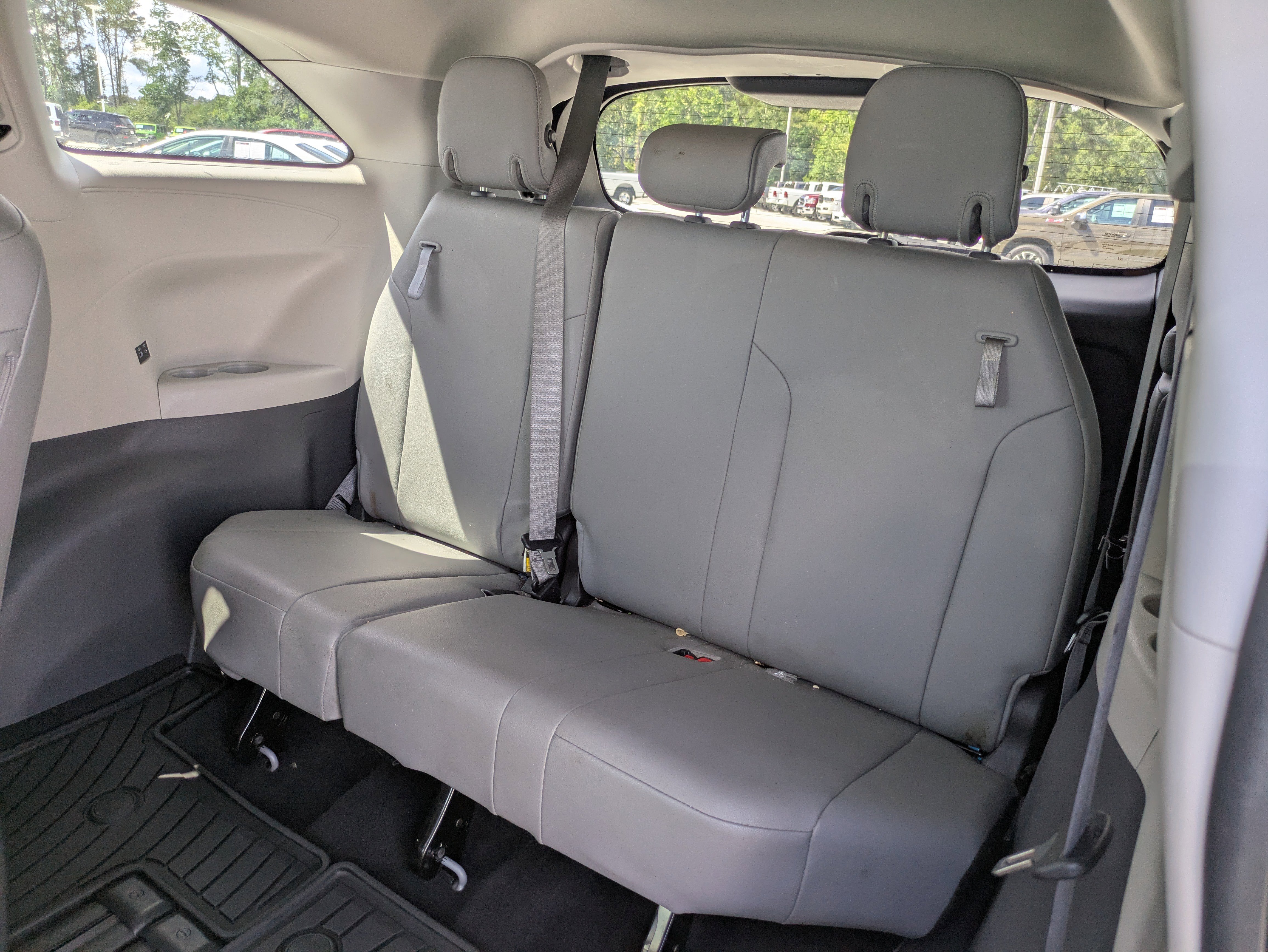 Certified 2022 Toyota Sienna XLE image 15